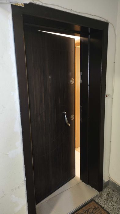 Продава се Тристаен апартамент в Варна, Спортна зала - 75 кв.м за 8 €/кв.м - Снимка #8