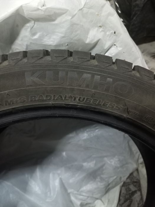 Продам зимние шины Kumho