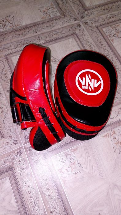 Лапы боксёрские.