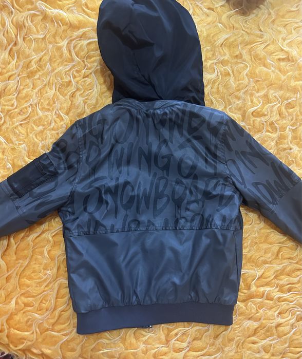 Продам куртку на мальчика 6-7 лет