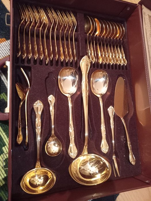 Set  tacâmuri Solingen placat cu aur 23 k, 72 buc