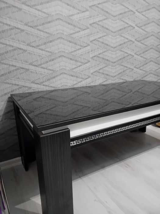 Ъглов диван с маса