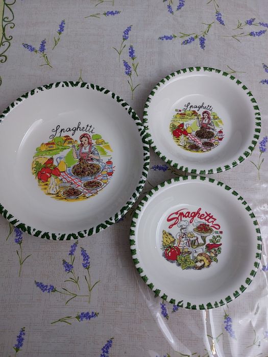 Блюдо и две тарелки