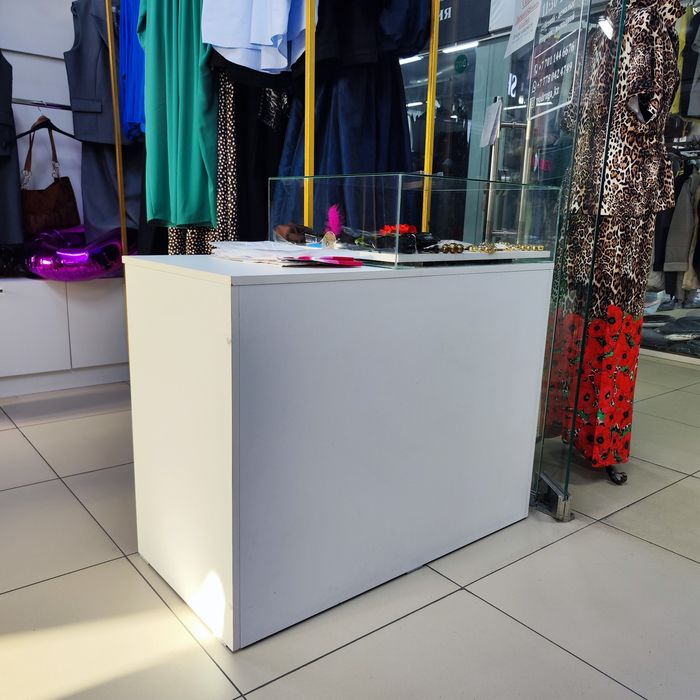 Стол и шкаф продам