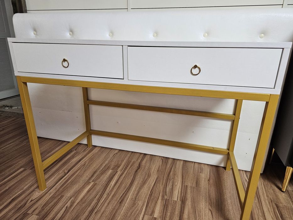 Продам стол письменный, туалетный