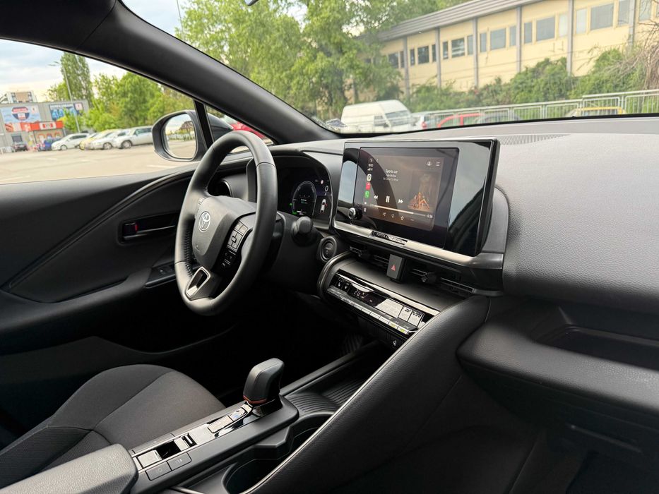 Toyota C-HR 1.8 Hybrid– Ниво Club | КАТО НОВА – Възможност за прехвърляне на лизинг + Подарък Зимни Гуми