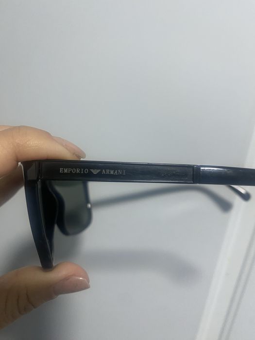 Продаються очки Armani