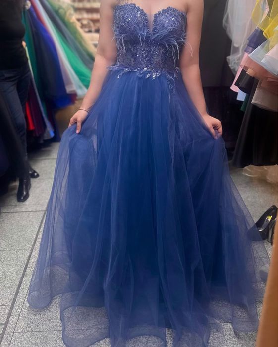 Тъмно синя бална рокля