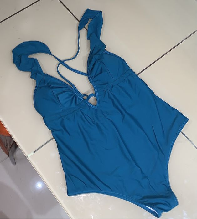 Costum de baie nou