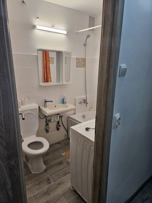 Proprietar, inchiriez Apartament cu 1 camera Semidecomandat Zona Modern! 30mp