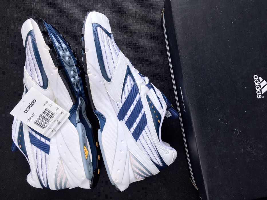VINTAGE 2002 ADIDAS® LAIKA M TORSION® Runners — 11½ US/46 FR (29.5)