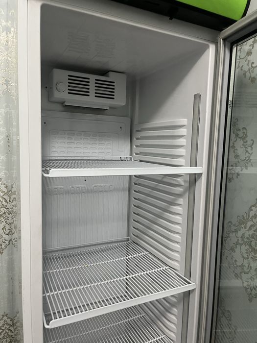 Продается почти новый холодильник срочно