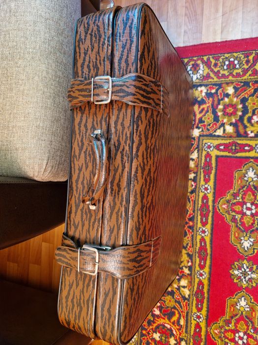 Чемоданы срочно в отличном состоянии