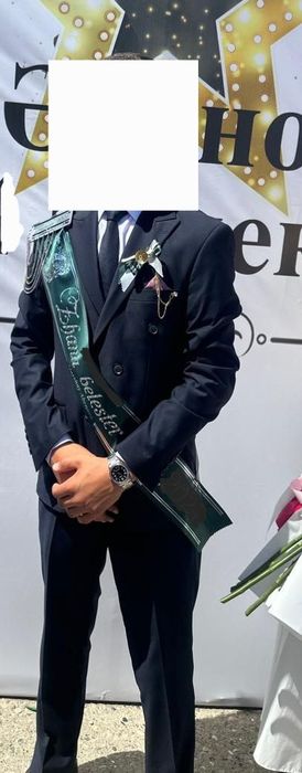 Костюм сатылады на выпускной или на учебу