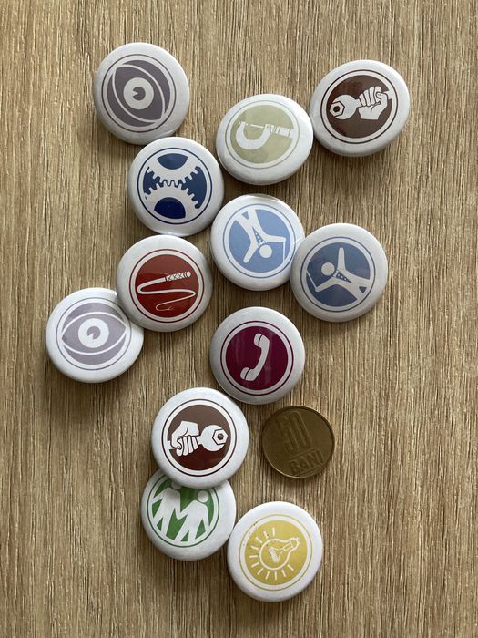 Insigne cu pin . set 12 bucati.