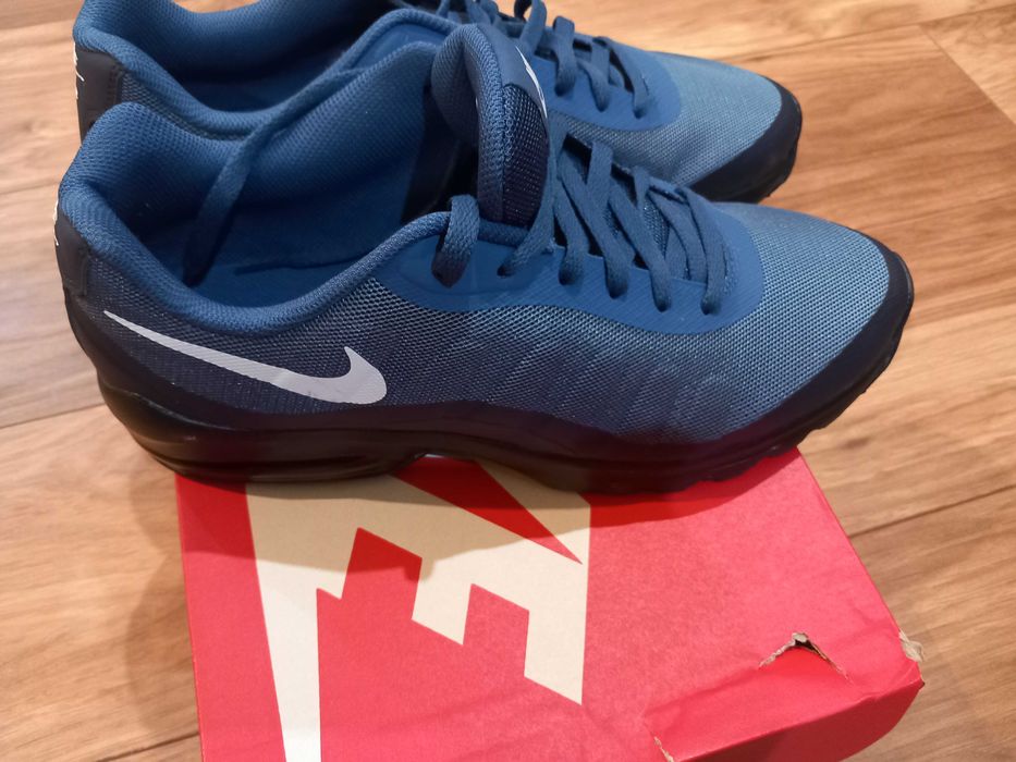 Маратонки ,чисто нови