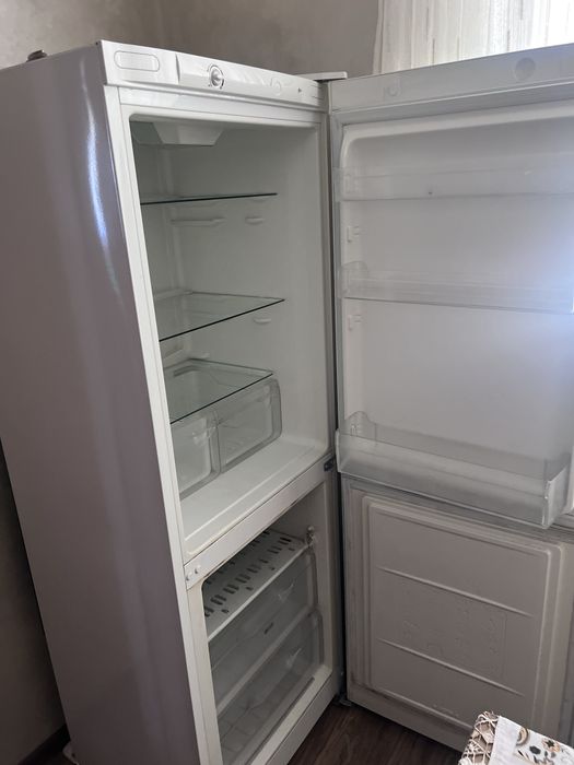 Холодильник Indesit