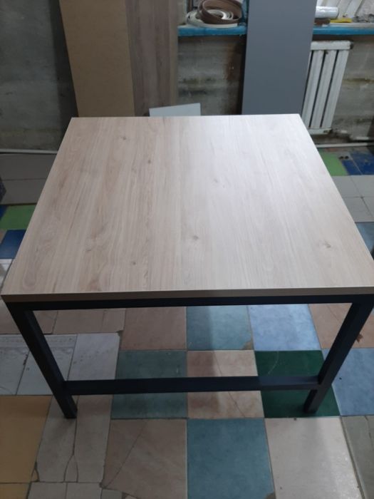Продам столы с железными ножками