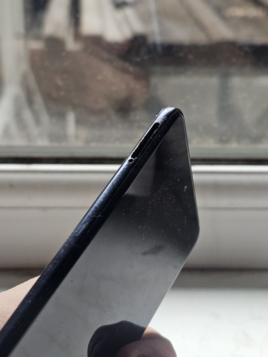 Продается samsung galaxy a71+чехол в подарок