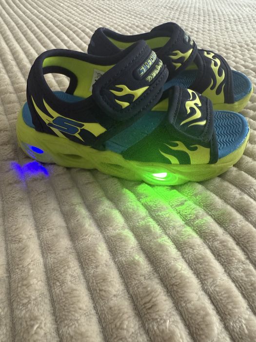 Sandale Skechers marimea 26 ( 16 cm) in stare buna