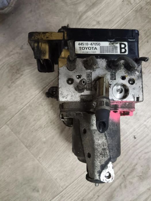 Pompa abs toyota prius 2004-2009 44510 47050 cu defect la mufa