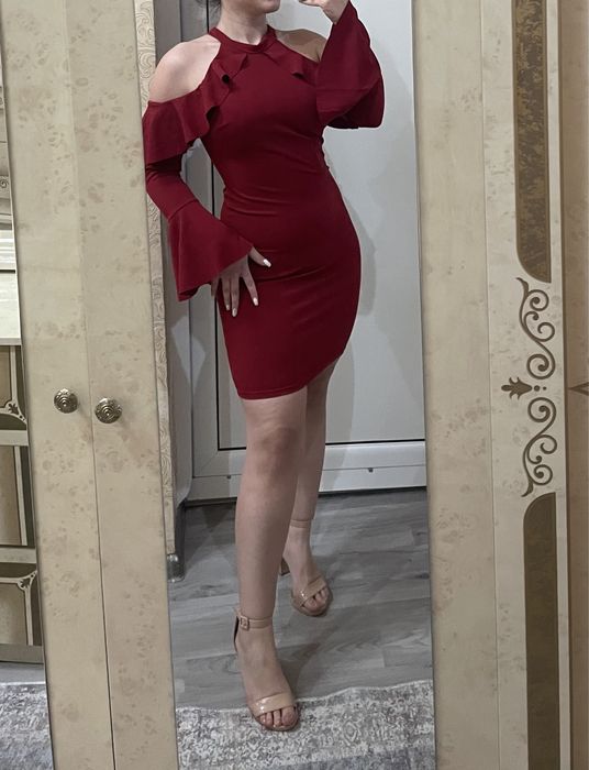 Червена рокля