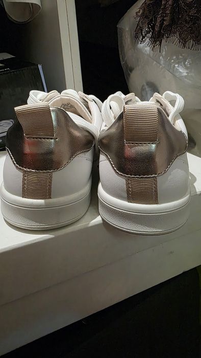 Кеды белые Bershka