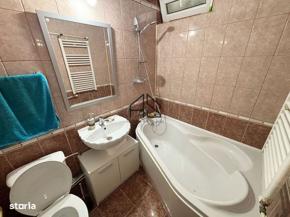 De închiriat | Apartament cu 3 camere, bucătărie închisă | Centru