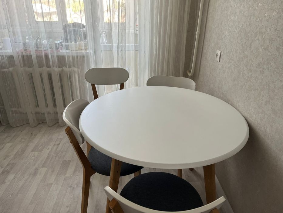Продаётся кухонный стол