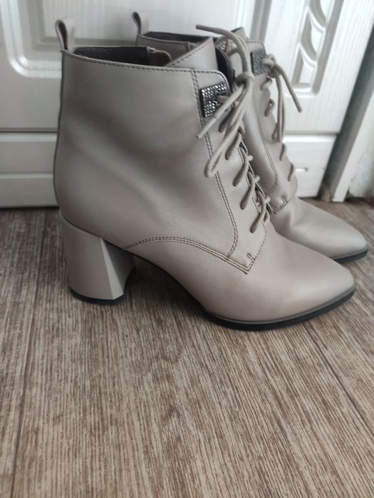 Продам сапожки цена 25