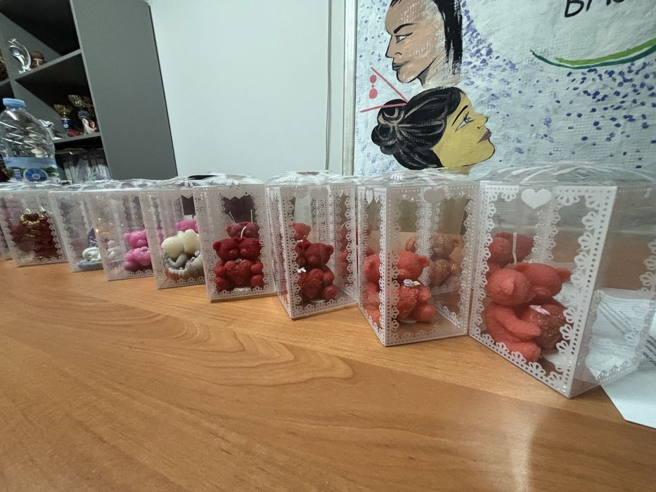 Ръчно изработени свещи в подаръчни кутии , подходящи за всички поводи!