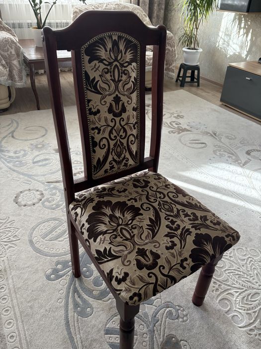 Продам стол и стулья