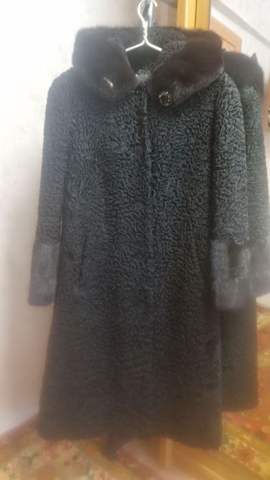 Срочно продам каракулевую шубу