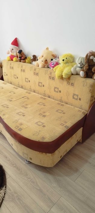 Canapea extensibila cu spatiu de depozitare-stare bună!