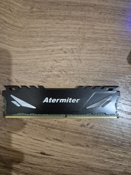 В продаже мать.плата на xeon
