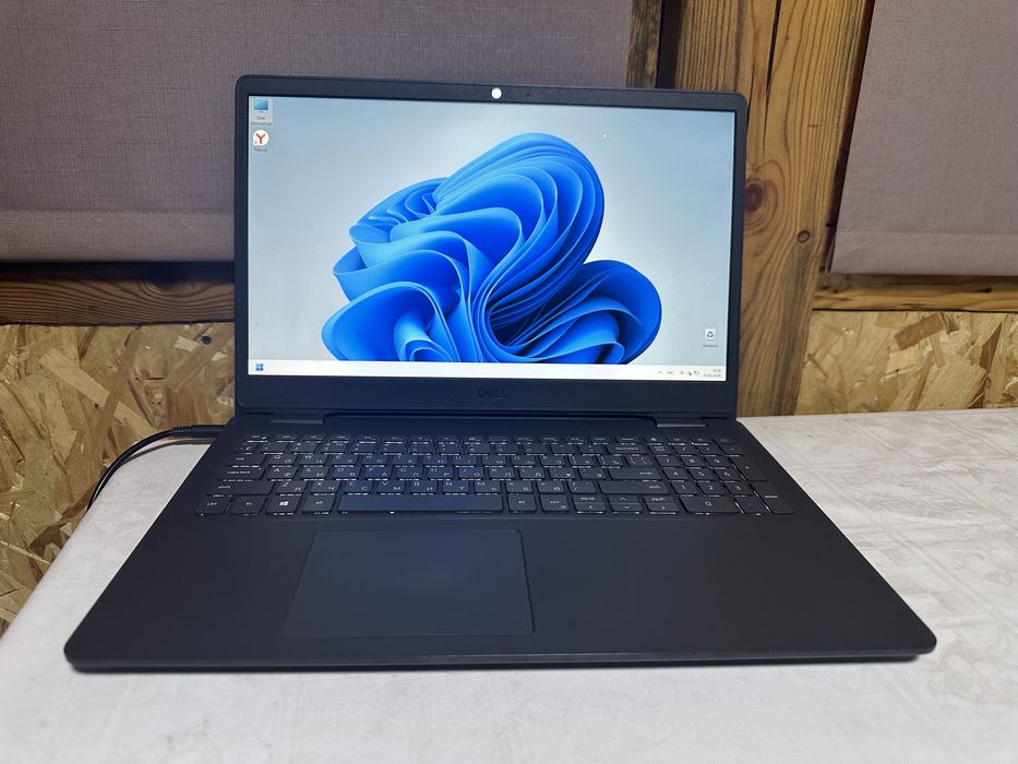 Ноутбук Dell - intel Core i5-11(th)/RAM 8Gb/SSD/intel Iris Xe Graphics