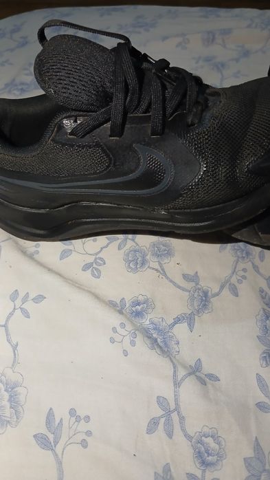 --Adidași Nike--
