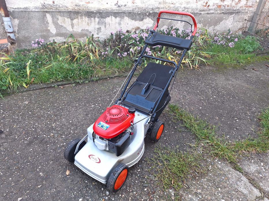 Косачка Briggs 12 бр. 5к.с. самоходна алуминиева мулчираща с кош