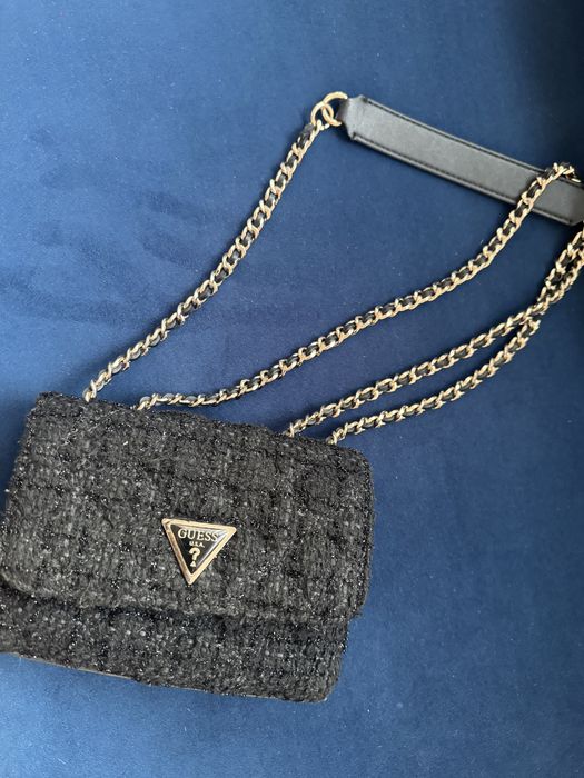 Чанта на Guess.