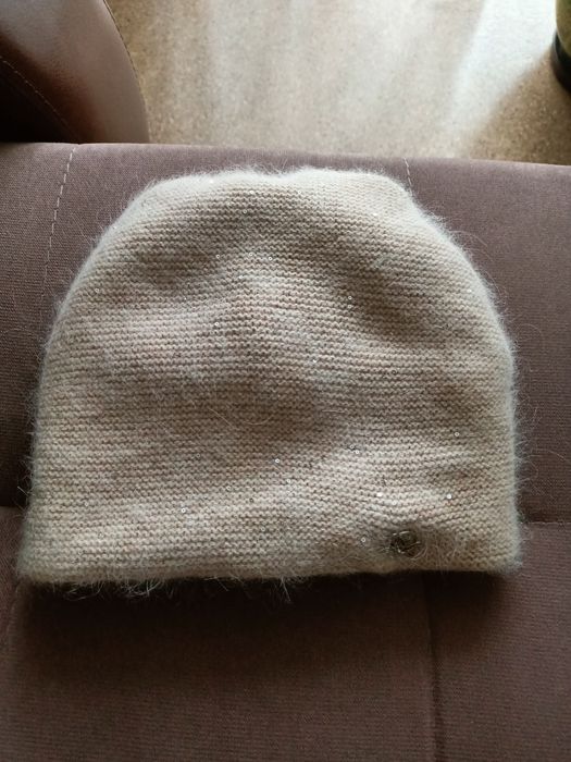 Продам шапки на осень и зиму..