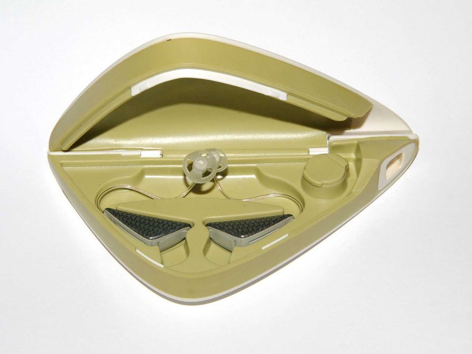 Слухови апаратчета Oticon Delta RIC hearing aid, две двойки апарати