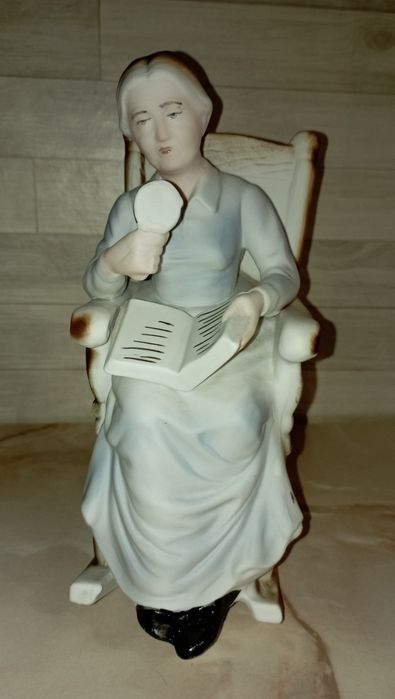 statueta portelan-Bunica