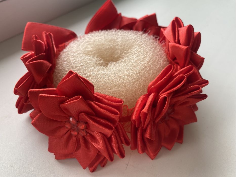 Резинки для волос, на шишку.