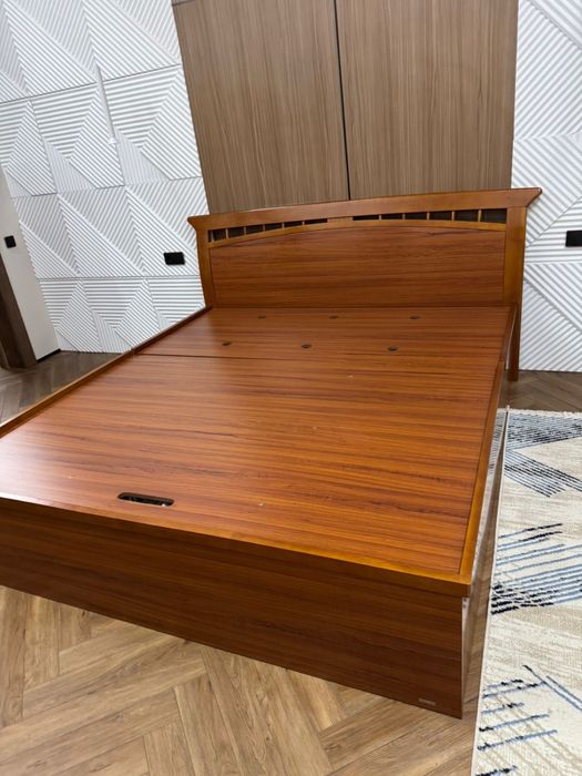 Продам кровать и шкаф купе