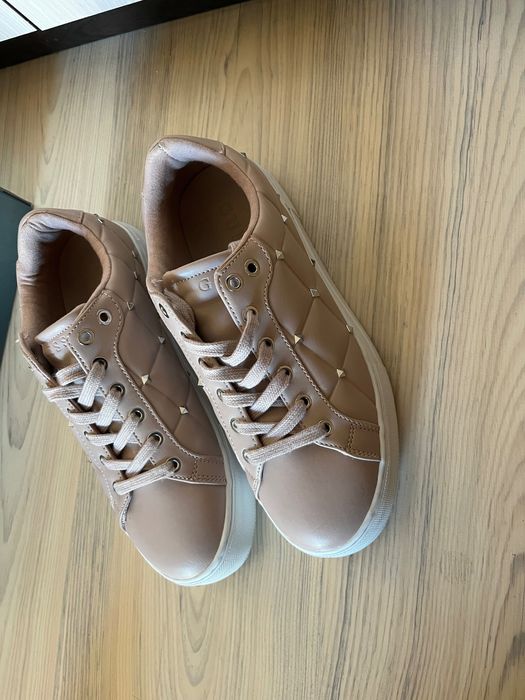 Дамски обувки на guess