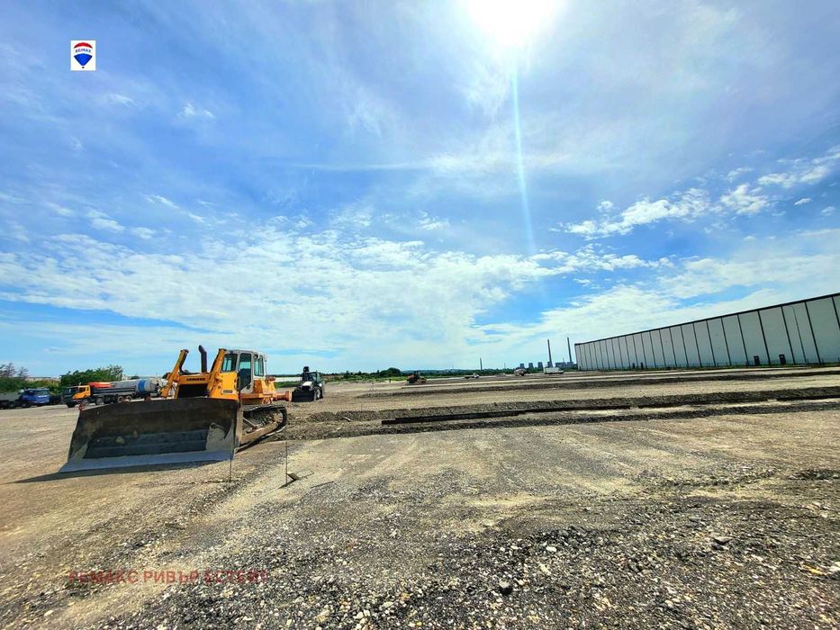 Дава се под наем Парцел в Русе, Промишлена зона - Изток - 43000 кв.м за 21930 € - Снимка #3