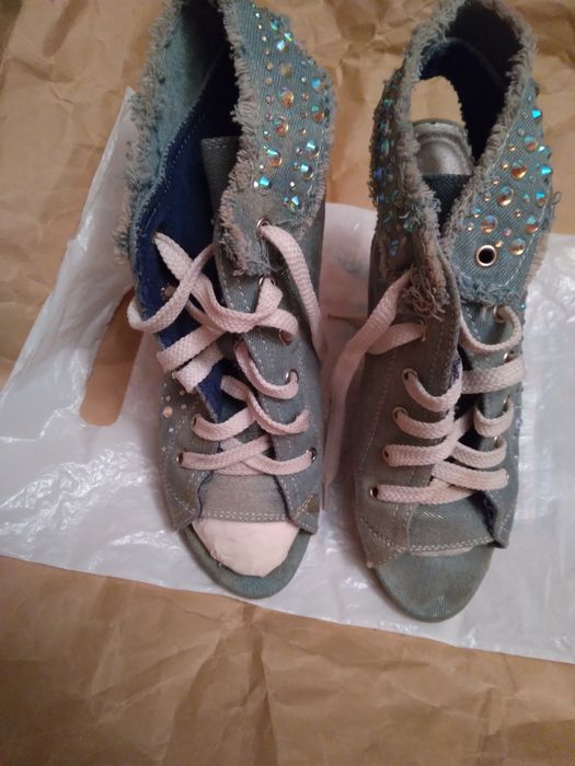 Ботильоны - кеды,  полусапожки  лакированные и замшевые.