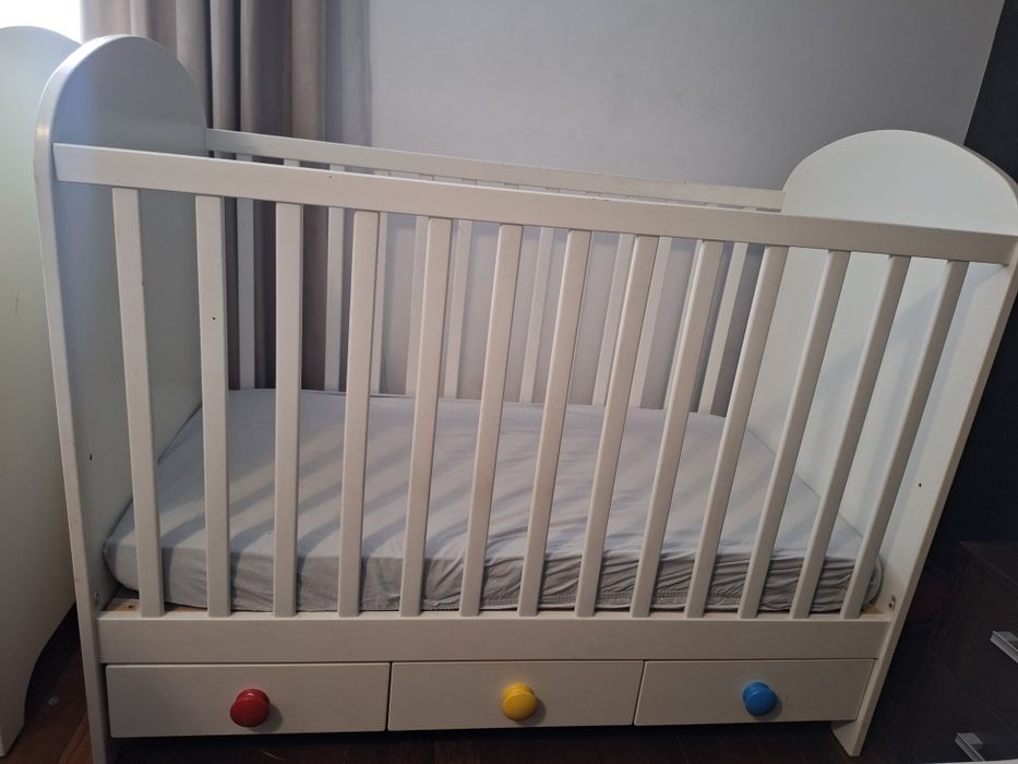 Pătuț bebe pe nivele
