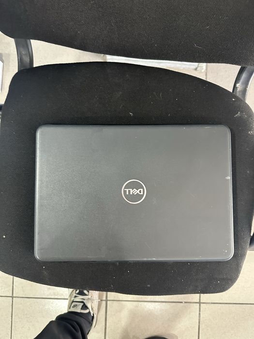 Vand laptop dell 3300 i3 7020u 8gb ssd 128gb full hd
