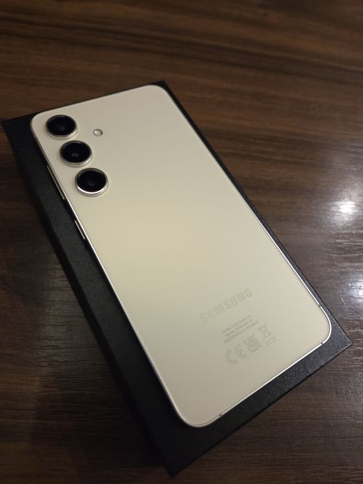 Samsung Galaxy S24 256GB Amber Yellow + 21 бр. Калъфи ПОДАРЪК